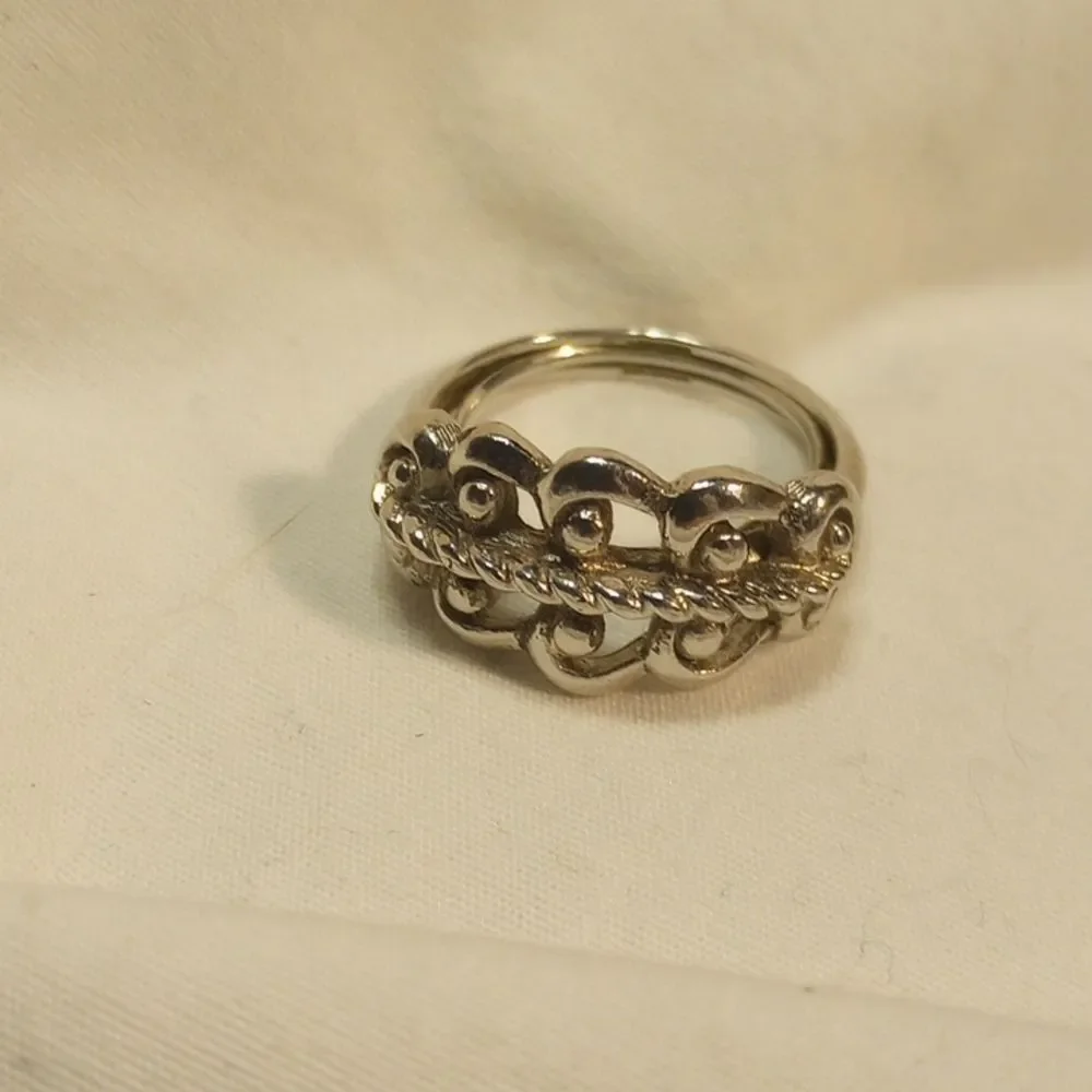 Avon Jewelry Silver Toned Scroll Ring 7-7.5 - Picture 3 of 5